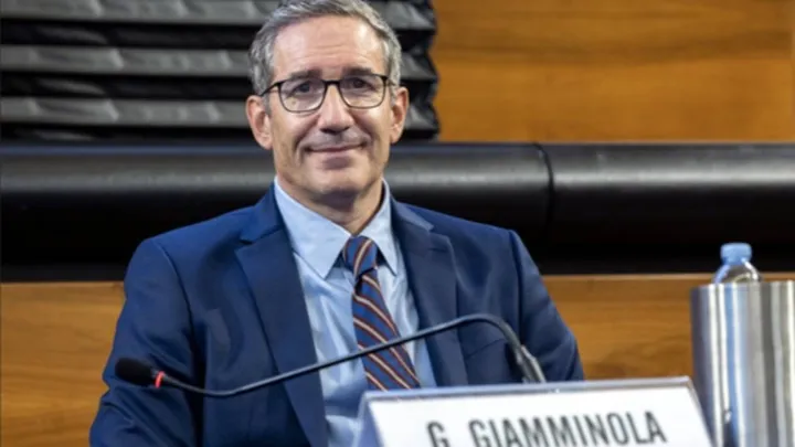Giovanni Giamminola speaking at a panel, from the La Pressa interview